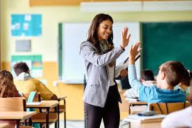Más de 62 mil docentes, directivos, secretarios, preceptores y asistentes escolares cobrarán el incentivo mensual de septiembre