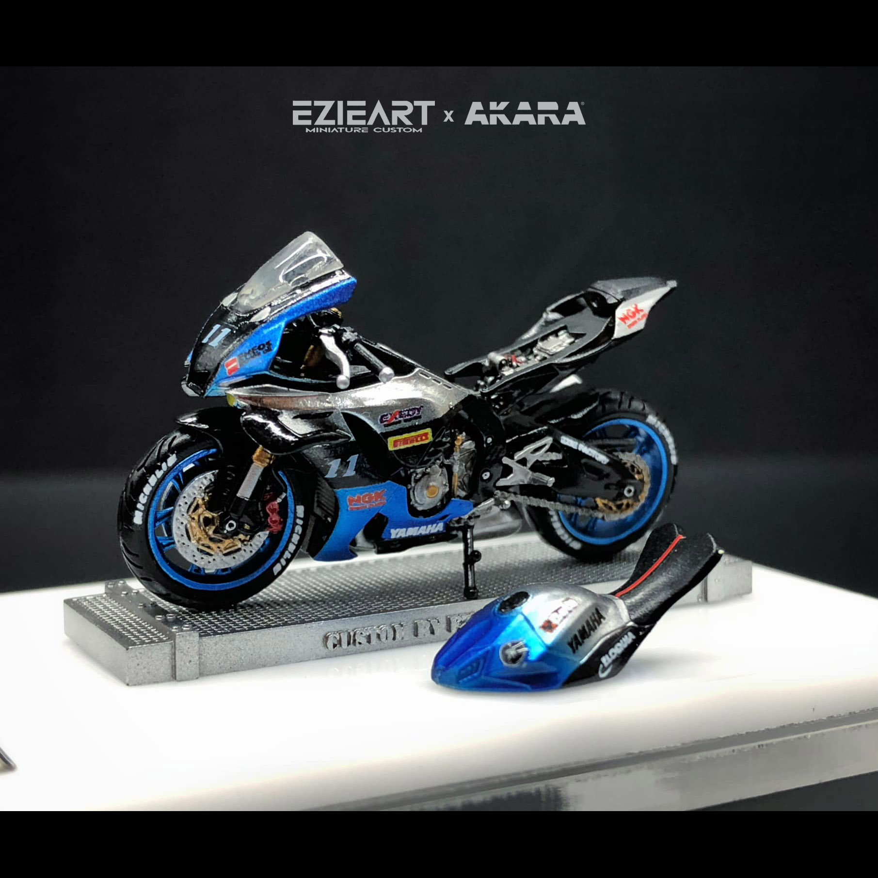 Akara Modeller and Ezie Art Miniature Unveil 1:64 R1 Original 2025 Akara Modeller and Ezie Art Miniature Unveil 1:64 R1 Original 2025