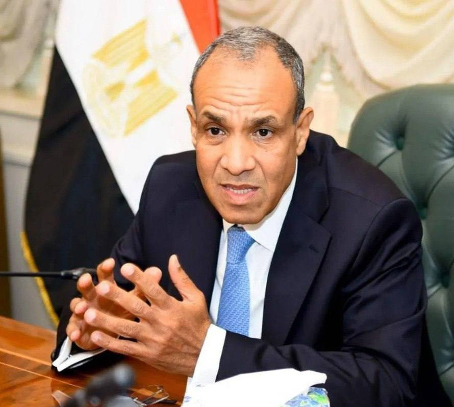قال وزير الخارجية المصري إن الوضع سيكون صعبًا، وسيشهد تصعيدًا إذا رفضت حماس خطة ترامب....