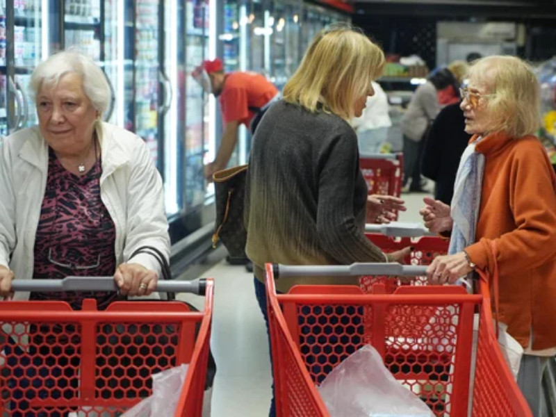 Calculan que la canasta básica del jubilado trepó 26% en seis meses y ya supera el $1.500.000