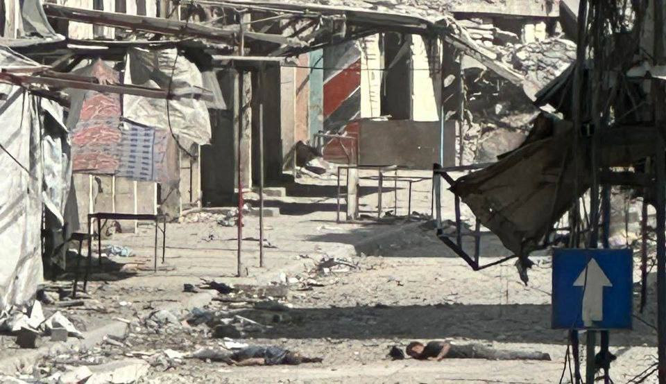 شهيدان جراء قصف على سوق مخيم الشاطئ غربي مدينة غزة....