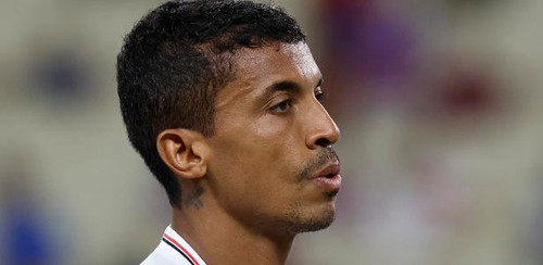 luiz gustavo do sao paulo durante hino nacional antes de vitoria sobre o fortaleza 1759460044436 v2 .jpg
