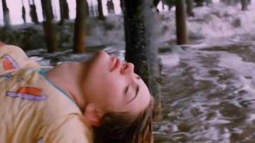 Baywatch s1e1 Panic at Malibu Pier Madchen Amick fall.jpg