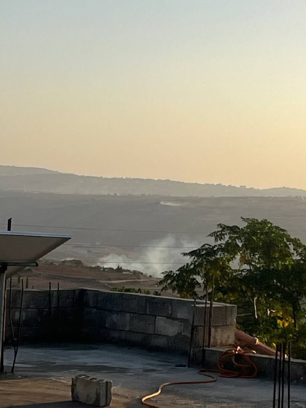 مصادر لبنانية: مسيرة إسرائيلية تلقي قنبلتين على محيط بركة الطيري، في جنوب لبنان....