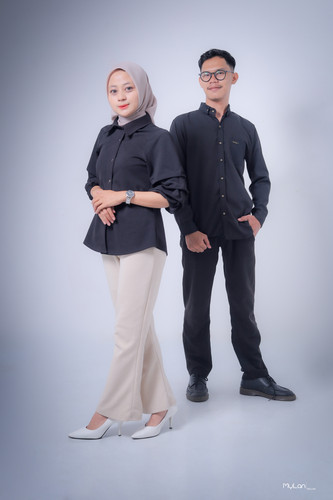 5. berdua berdiri elegan.jpg