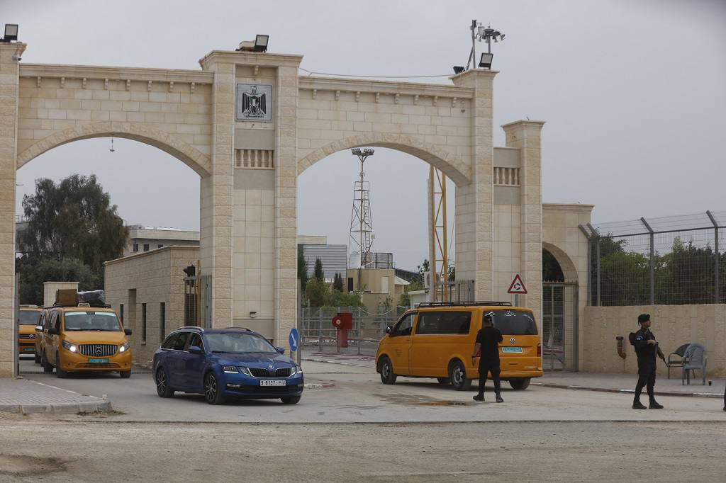 معبر الكرامة يوم غد السبت 04/10/2025 مغلق بشكل كامل في كلا الاتجاهين...