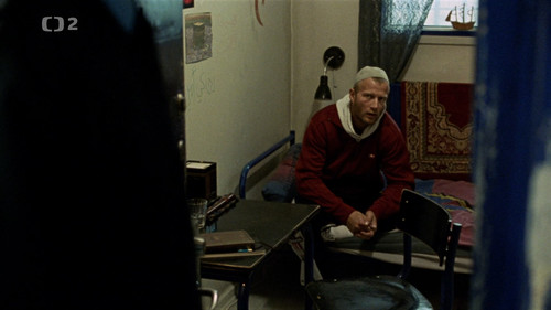 Huset.S01E01.Velkommen.ven.1080p.WEBRip.CZ DA.AAC2.0.H.264 KcK.mkv snapshot 45.00 [2025.10.04 06.40..jpg