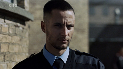 Huset.S01E01.Velkommen.ven.1080p.WEBRip.CZ DA.AAC2.0.H.264 KcK.mkv snapshot 12.48 [2025.10.04 06.39..jpg