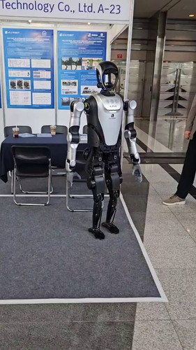 oywWtupAxYxB Wv1.jpg