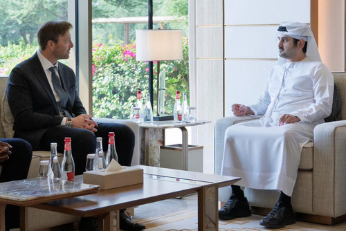 G2P90T5W8AA3Ty .jpg