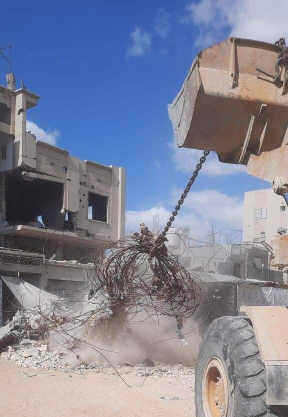 بلدية خانيونس تقوم بأعمال رفع الركام وفتح الشوارع في مناطق متفرقة من المدينة جنوب قطاع غزة بهدف التخفيف عن كاهل المواطنين والنازحين....