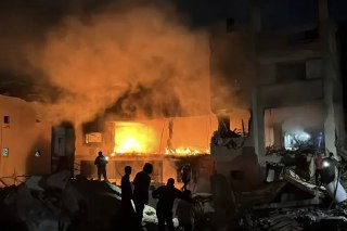 المجازر مستمرة في قطاع غزة، حيث لا يتوقف القصف الهمجي لحظة واحدة، وتواصل الطائرات استهداف المنازل والمناطق المأهولة بالسكان في جميع أنحاء القطاع. حتى ...