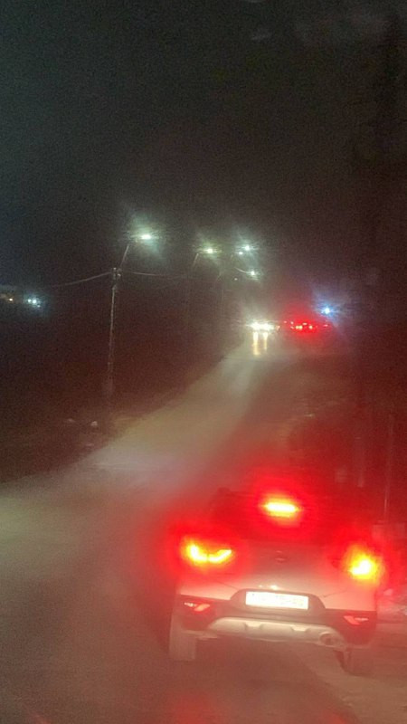 قوات الاحتلال تضع مكعبات أسمنتيه على مدخل بلده عطارة شمال رام الله، وتطلق قنابل غاز تجاه مركبات المواطنين....