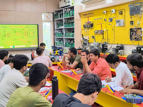 Multitech Institute | AC PCB Repairing Course in Delhi | 8800485390.jpg