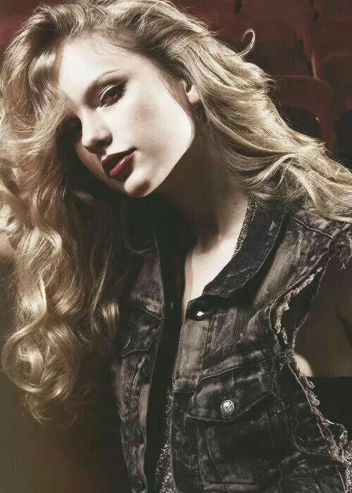 Taylor Swift (23).jpg