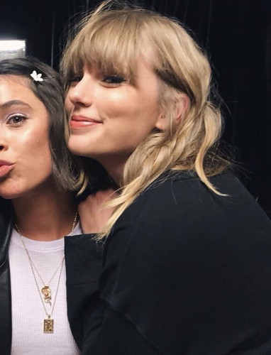 Taylor Swift (7).jpg