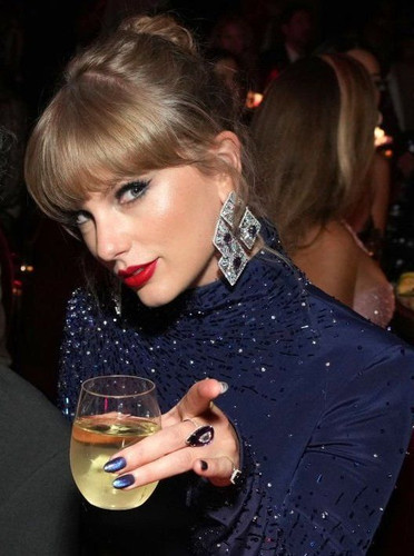 taylor swift 2023 grammy awards.jpg