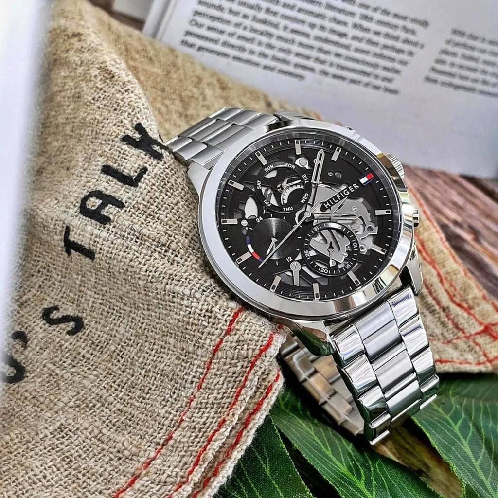 Tommy Hilfiger Relógio automático masculino – Aço inoxidável, resistente à água de 5 ATM, relógio moderno e elegante, presente para ele, 43 mm Tommy Hilfiger Relógio automático masculino – Aço inoxidável, resistente à água de 5 ATM, relógio moderno e elegante, presente para ele, 43 mm