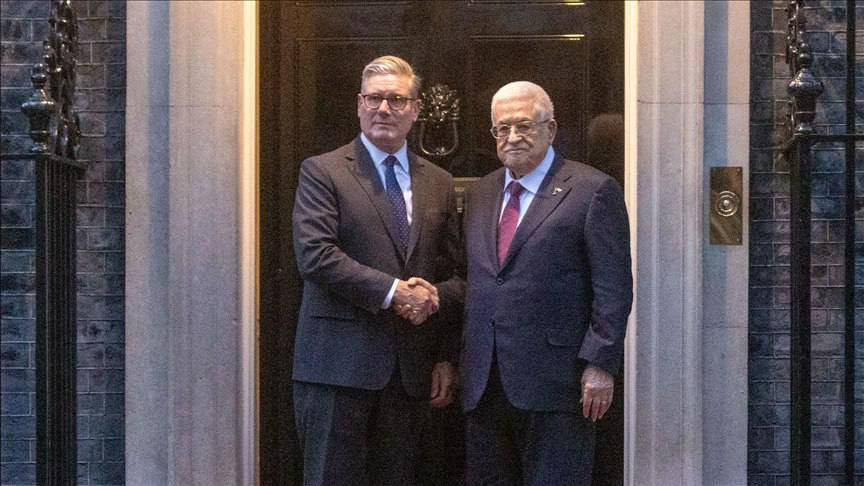 الرئيس محمود عباس يرحب بإعلان بريطانيا الاعتراف بدولة فلسطين المستقلة وذات السيادة، مؤكدًا أنها خطوة مهمة وضرورية لتحقيق السلام العادل والدائم وفق قرا...