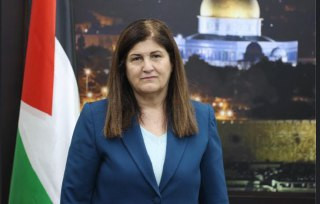 وزيرة الخارجية الفلسطينية أكدت أن جهودها تركز على إيقاف حرب الإبادة والتجويع في غزة ورفض التهجير، مشيرة إلى أن اليوم وغداً يمثلان مرحلة مهمة من الاعتر...