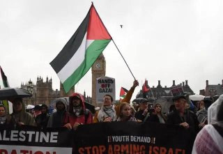 صحيفة "يديعوت أحرونوت" تطلق على موجة اعتراف الدول بدولة فلسطين وصف "تسونامي سياسي"....