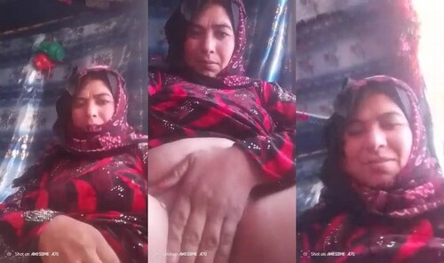Exclusive Pakistani Aunty Shows Pussy On VC