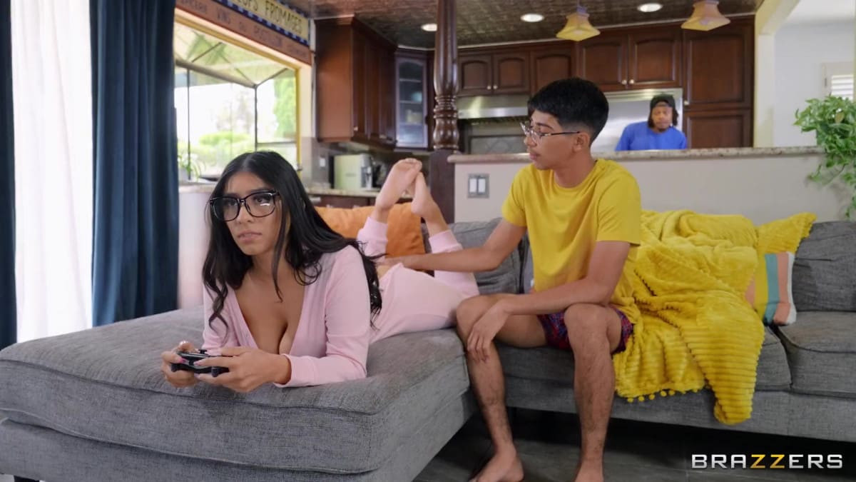 [Brazzers] Violet Myers Free Use & Pussy Juice