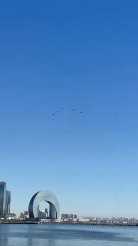 ItRzjqtossfX9gAe.jpg