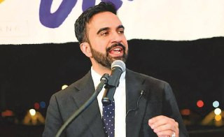 وسائل إعلام أمريكية: الديمقراطي زهران ممداني يفوز بمنصب عمدة نيويورك ويعرف ممداني بمواقفه الداعمة لفلسطين وقد توعد نتنياهو بالاعتقال حال زيارته نيويور...