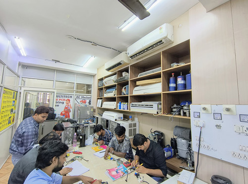 Multitech Institute | AC PCB Repairing Course in Delhi | 8800485390.jpg