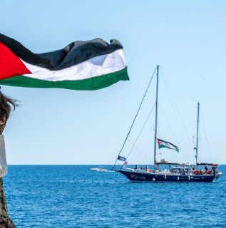 أسطول الصمود العالمي:
- ندين محاولات إسرائيل تجريم مهمتنا الإنسانية المدنية إلى غزة.
- محاولات إسرائيل تجريم مهمتنا هدفها نزع الشرعية عن المساعدات وتب...