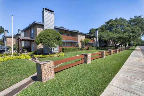 SPRING CREEK APARTMENTS 14833 SPRING CREEK RD DALLAS TX 6.jpg