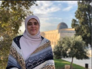 الاحتلال يسلم المرابطة المقدسية خديجة خويص قراراً بتجديد إبعادها عن المسجد الأقصى لمدة 6 أشهر....