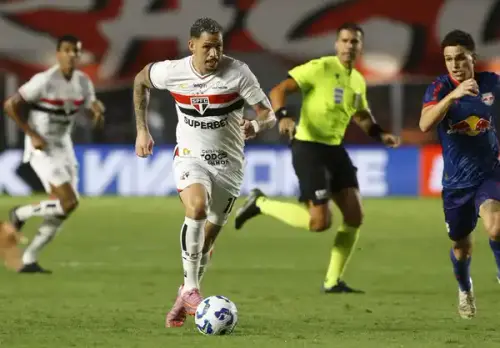 São Paulo oscila e registra desempenho decepcionante ao ser superado pelo Bragantino em casa