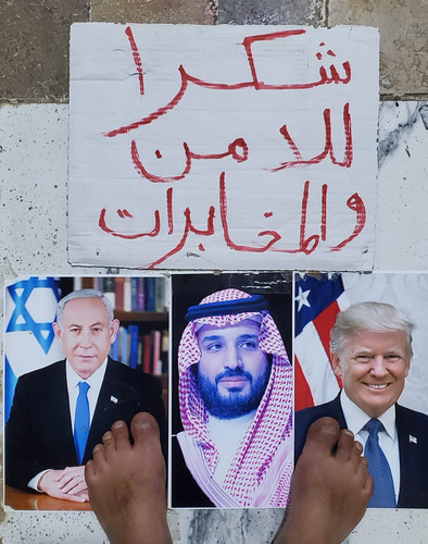 G5UMiHzWsAAHl0y.jpg