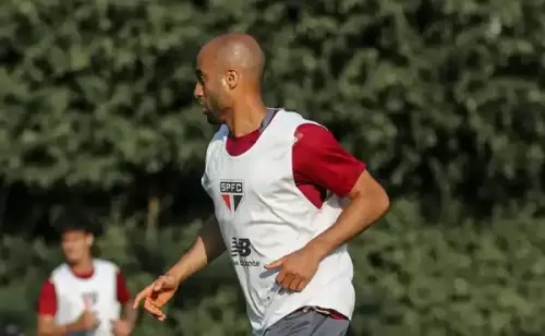 Crespo aposta em retorno de Lucas Moura, enquanto São Paulo enfrenta desfalques contra o Bragantino