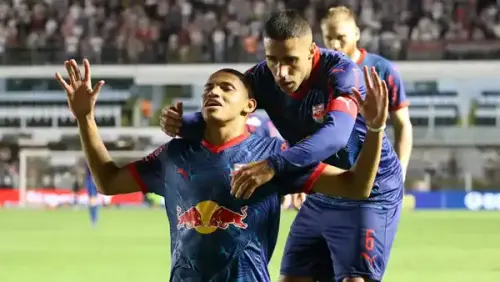 São Paulo decepciona na derrota para o Bragantino e vê sonho da Libertadores distante