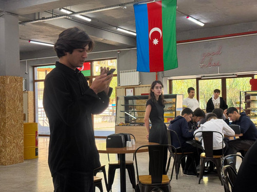 G45TZsaWoAAEUtZ.jpg