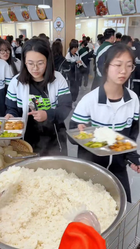 wHwxQD 69 vGybzW.jpg