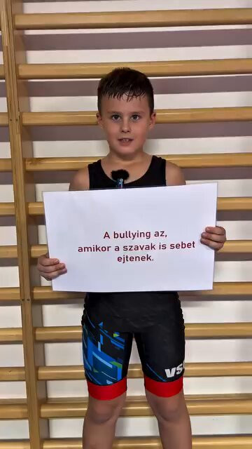 M2R V4pOmhjHs21F.jpg