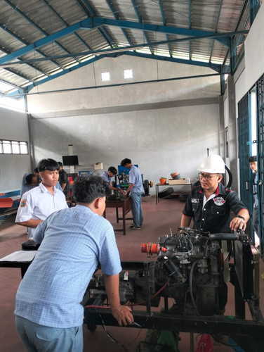 RUANG LAB TKR.jpg