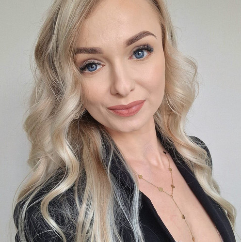 ewelina lgog.jpg