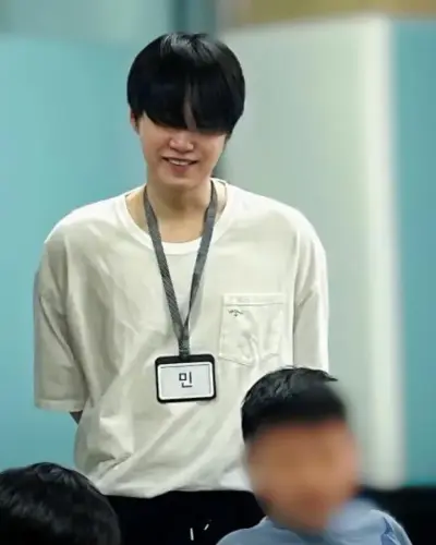 yoongi y4 14040405 173452693.webp