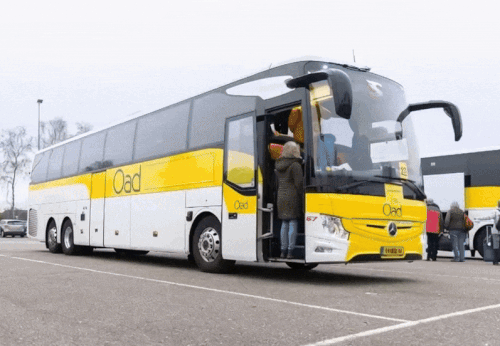 Hailuo Video TruckrightPanleftTracking 443901809911451651 ezgif.com optimize.gif