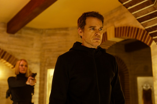 L-R: Uma Thurman as Charley and Michael C. Hall as Dexter Morgan in Dexter: Resurrection, episode 9,.jpg