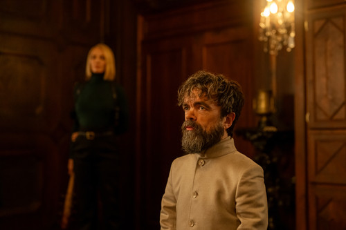 L-R: Uma Thurman as Charley and Peter Dinklage as Leon Prater in Dexter: Resurrection, episode 4, se.jpg