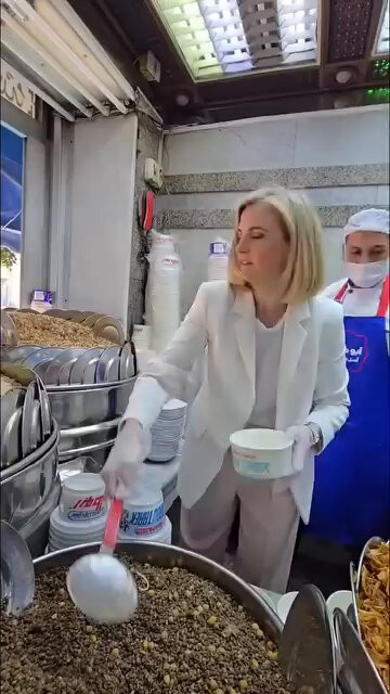 cluo3Y62zrMAtA9K.jpg