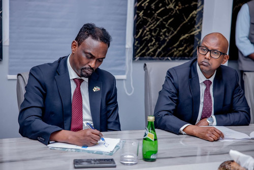G5OysEHXYAACfLd.jpg