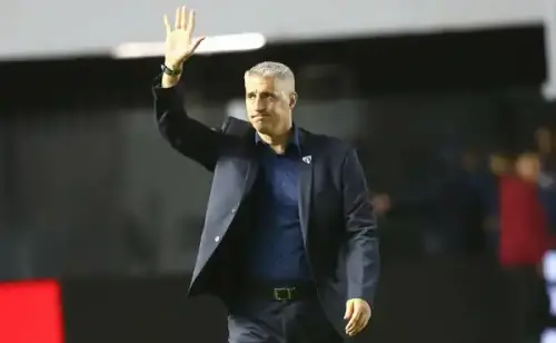 São Paulo é superado pelo Bragantino, enquanto Hernán Crespo lida com elenco limitado e desfalques