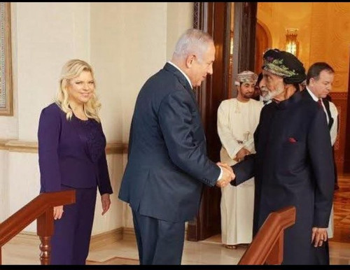 G5QyizabAAAV96M.jpg